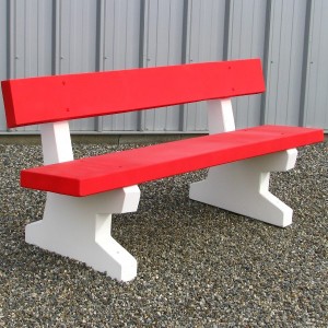 Banc beton pieds blanc et assise rouge vermillon
