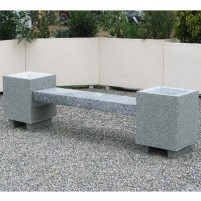 banquette acajou en beton finition gravillons et lame granit