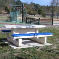 Table pique nique béton avec coussins bleu