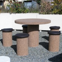 Table pique nique enfants beton finition gravillons et coussins