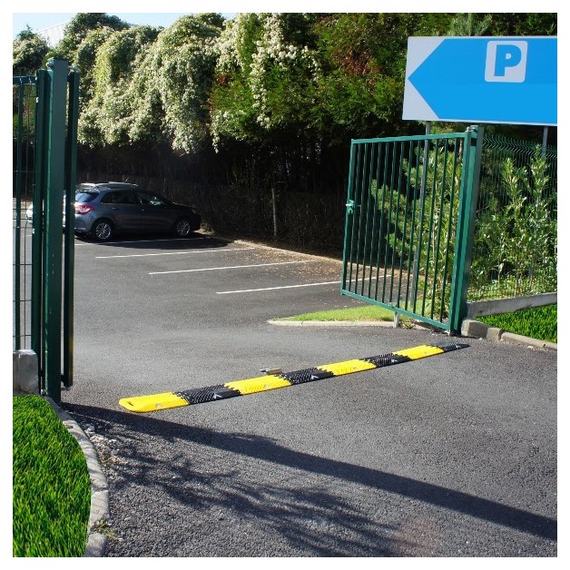 Ralentisseur pliable pour voie privée