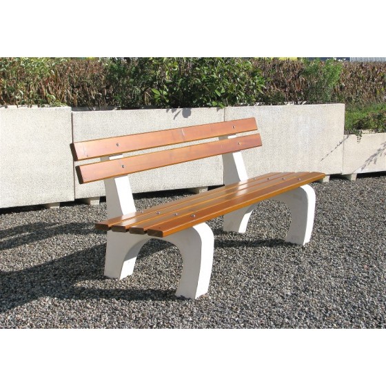 Banc en béton avec lames de bois